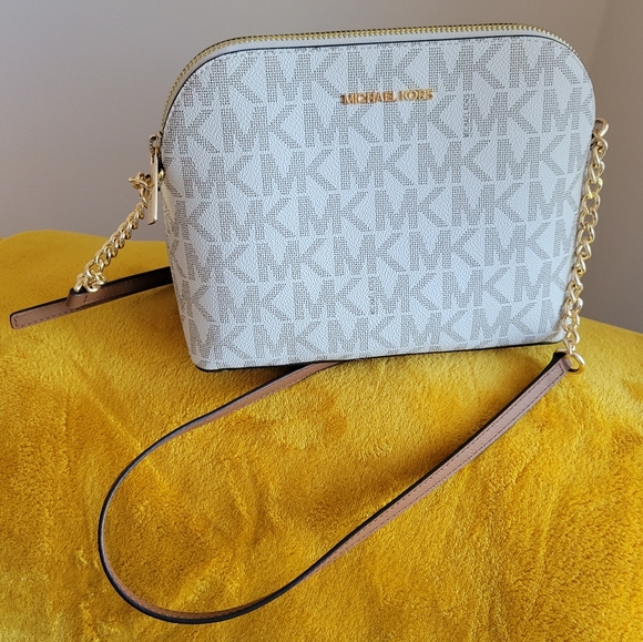 Michael Kors Handbags - Michael Kors Cindy Dome Large crossbody
